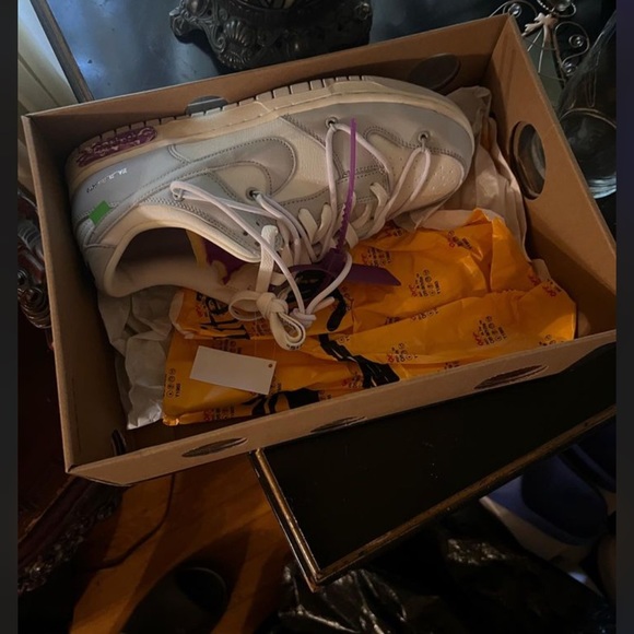 OFF WHITES Price - Picture 2 of 7